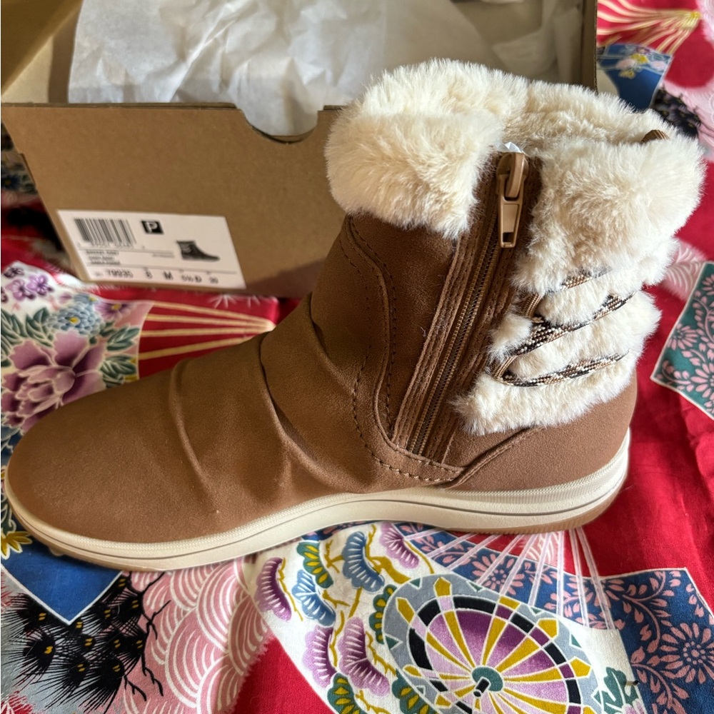 Clarks Brown Winter Boots w/ Faux Fur Lining NIB - Picture 2 of 8